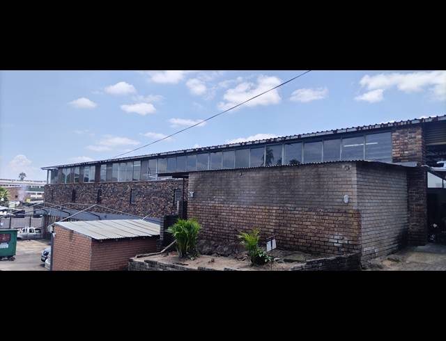 1,230M² BUILDING FOR SALE IN SONHEUWEL